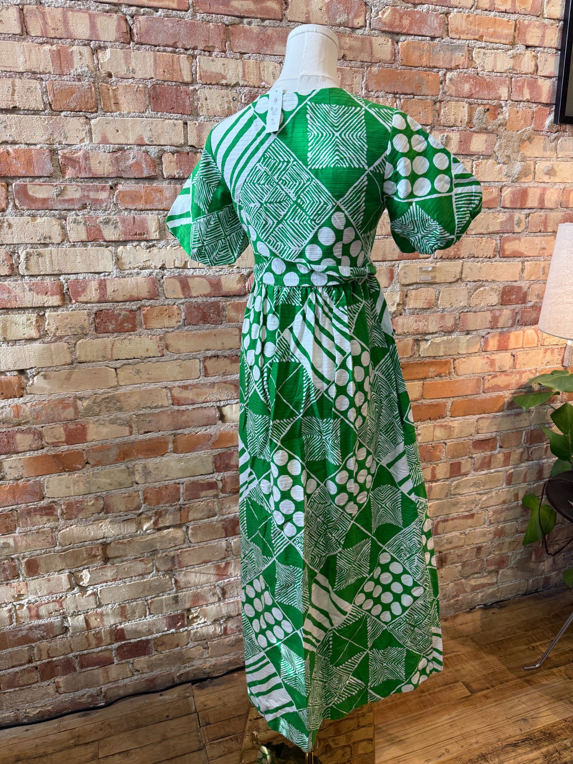 green and white geometric dress Vintage 1970s MALIA print Geometric maxi dress w balloon puff sleeves  hawaiian cotton green Small